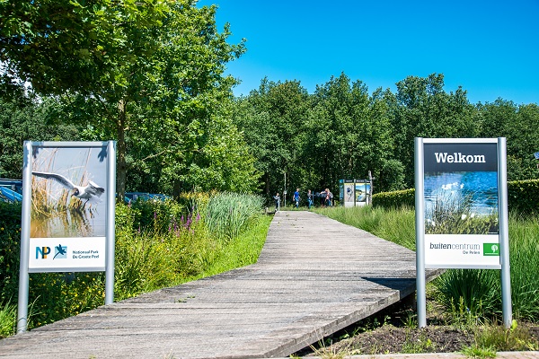 Welcome signs next to the boardwalk at De Pelen Visitor Centre