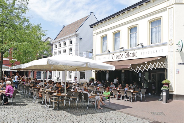 Het terras van Brasserie D'Oude Markt