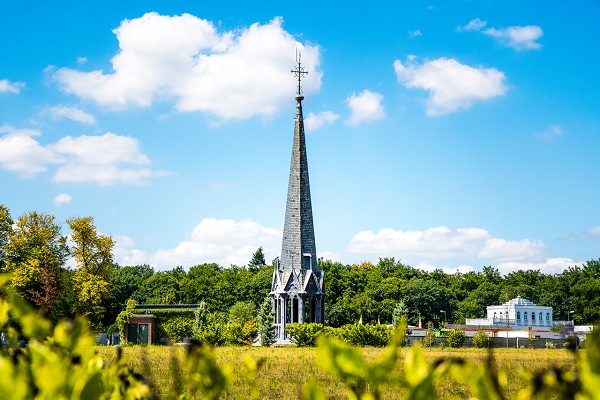 De kapel van St. Ludwig op een zomerdag bij de MERU in Vlodrop