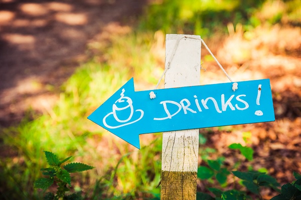 'Drinks' sign alongside the cycling route 'Around Geijsteren Estate'