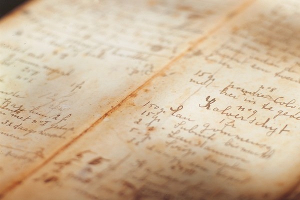 Nahaufnahme eines antikes Schrift im Maaseik-Museum