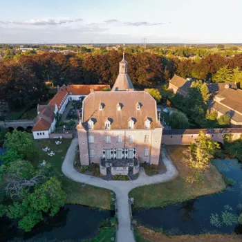 Kasteel Aldenghoor, gezien vanuit de lucht